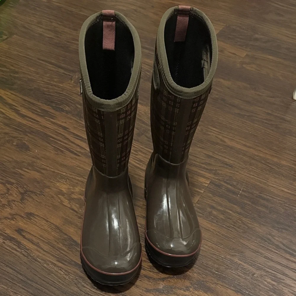 Bogs Dark Brown Plaid Boots with Pink Highlights, Like New, Sz 7